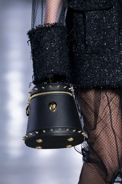 Look 60